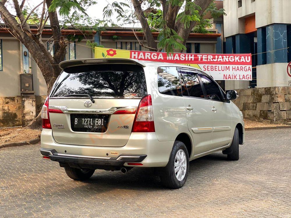 Mobil Toyota Kijang Innova 2014