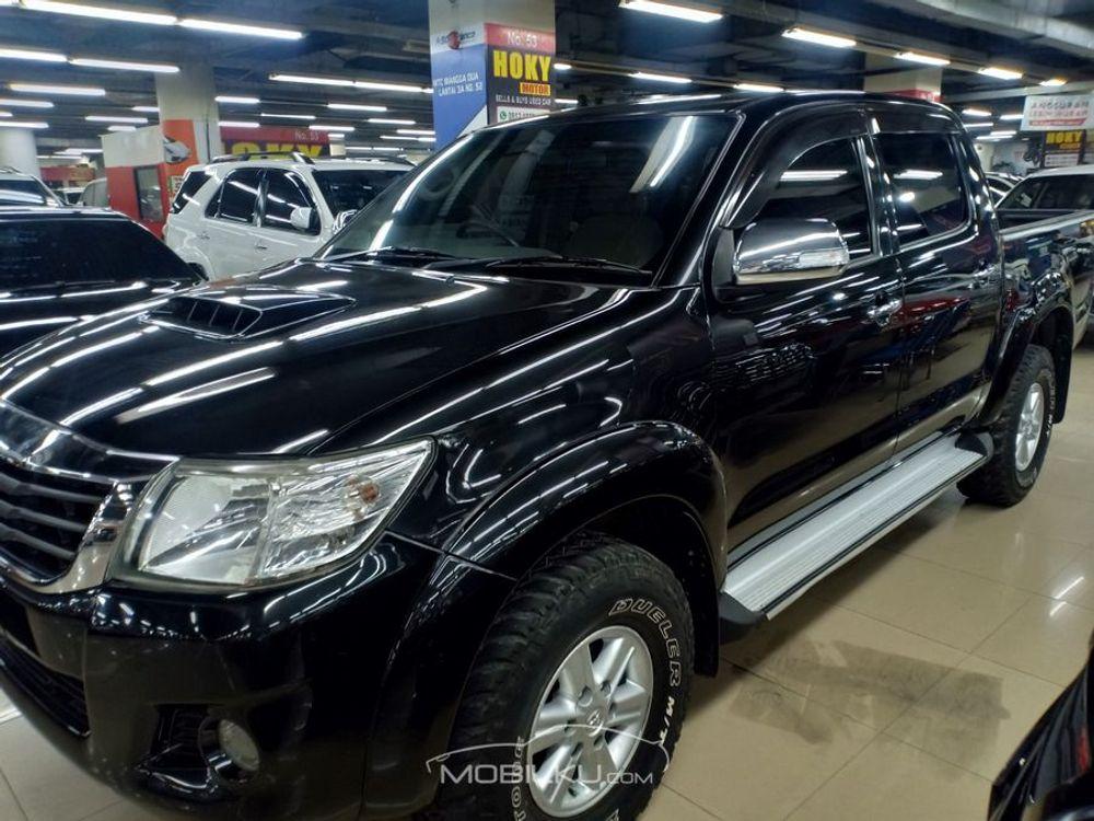 Mobil Toyota Hilux 2013
