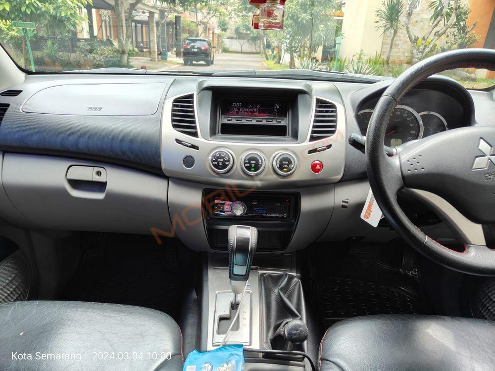 Mobil Mitsubishi Triton 2012
