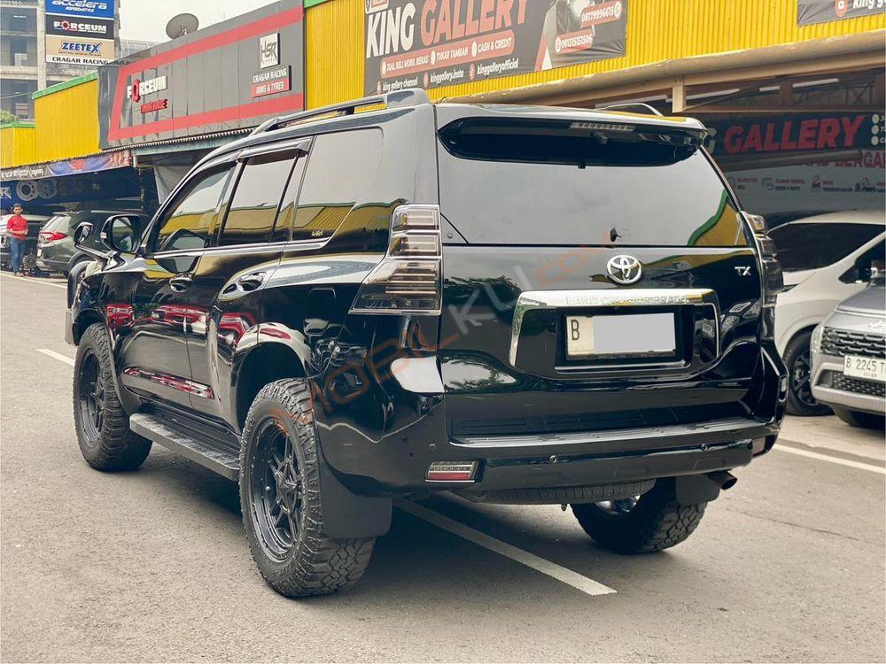 Mobil Toyota Land Cruiser 2013