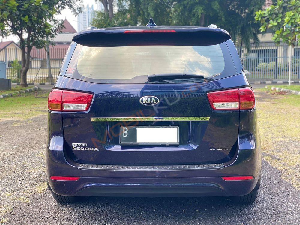 Mobil Kia Sedona 2017