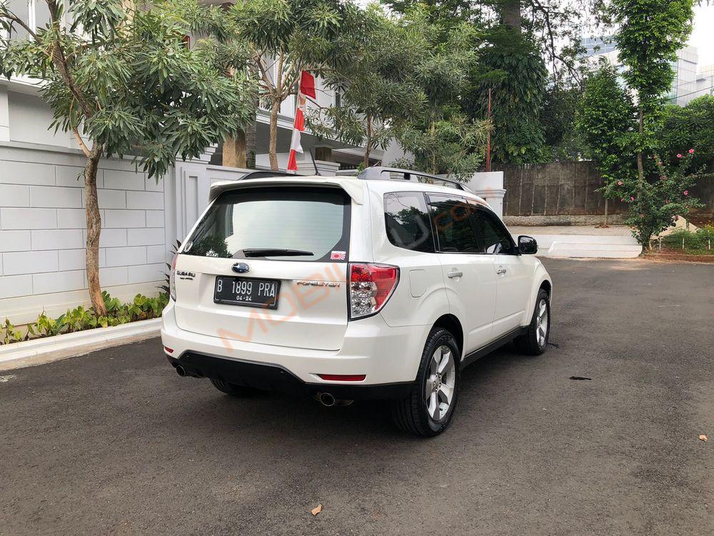 Mobil Subaru Forester 2012