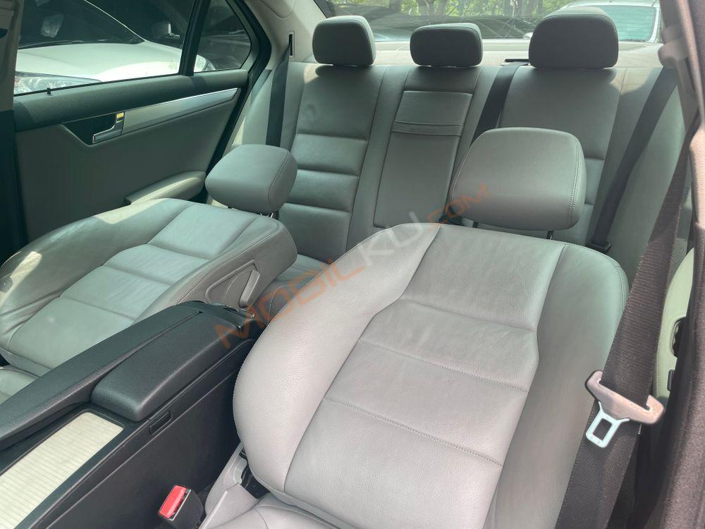 Mobil Mercedes-Benz C-Class 2008