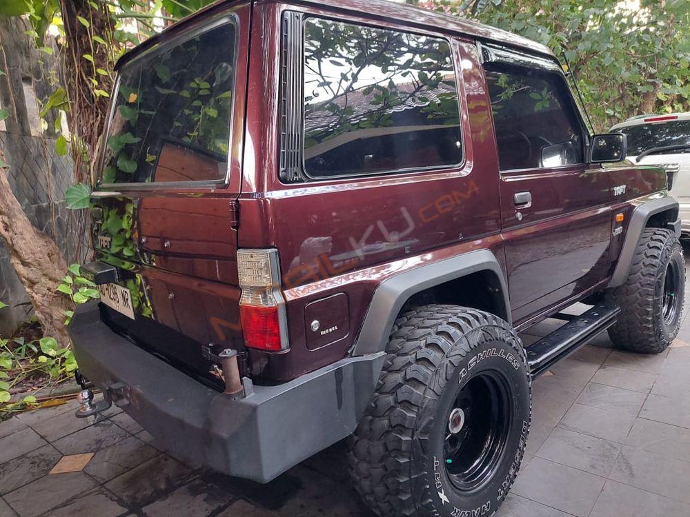 Mobil Daihatsu Taft 1998