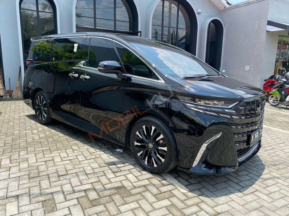 Mobil Toyota Alphard 2024