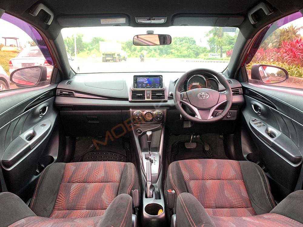Mobil Toyota Yaris 2015
