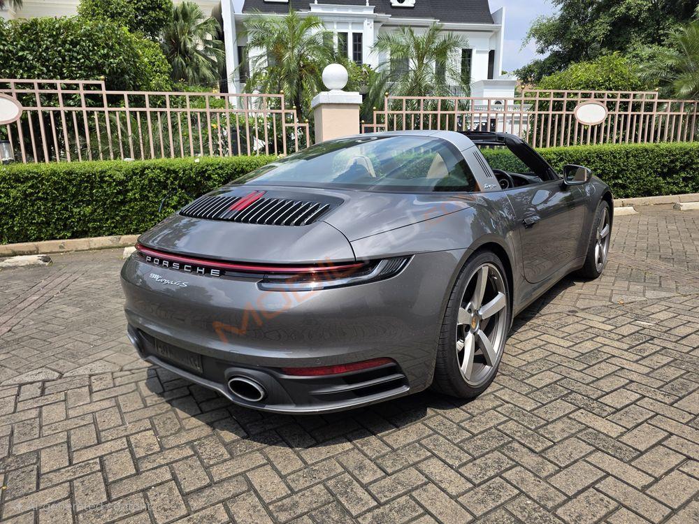 Mobil Porsche 911 2022