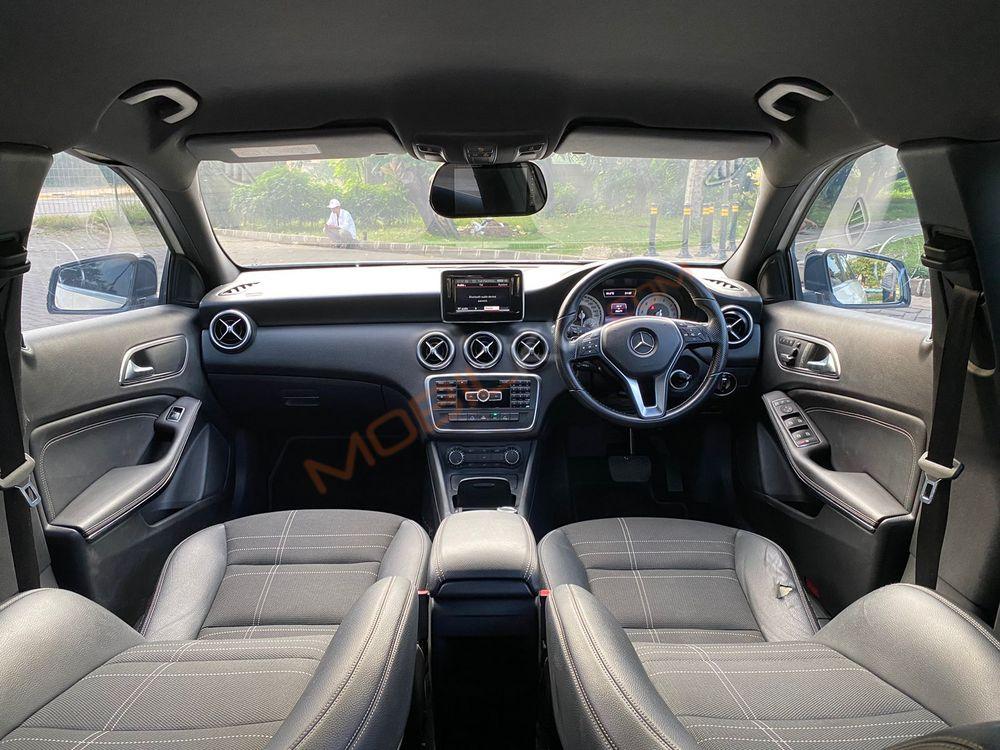 Mobil Mercedes-Benz A-Class 2013