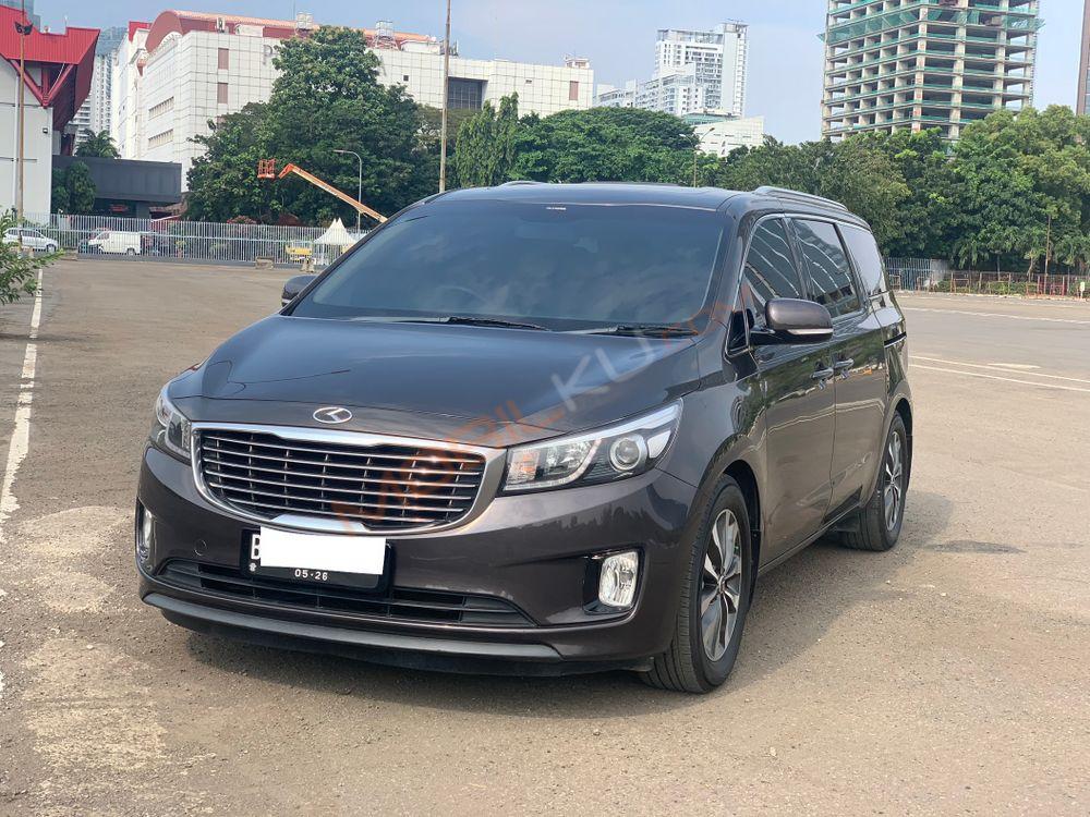 Mobil Kia Sedona 2017