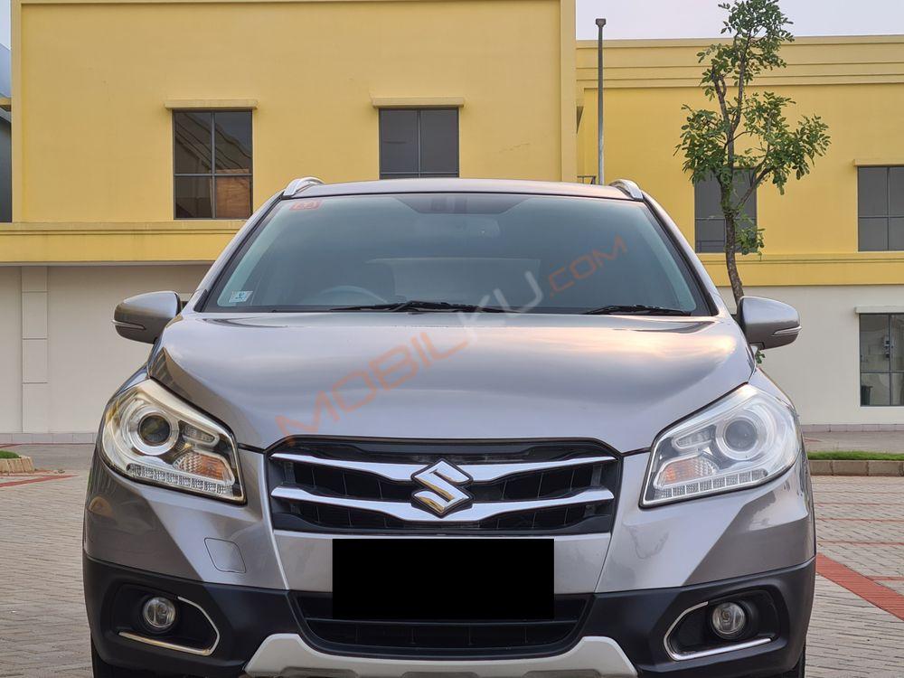 Mobil Suzuki SX4 2016