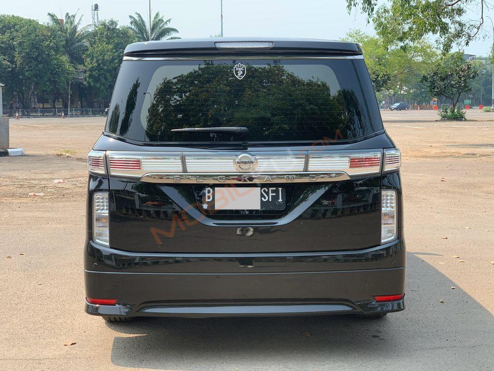 Mobil Nissan Elgrand 2014