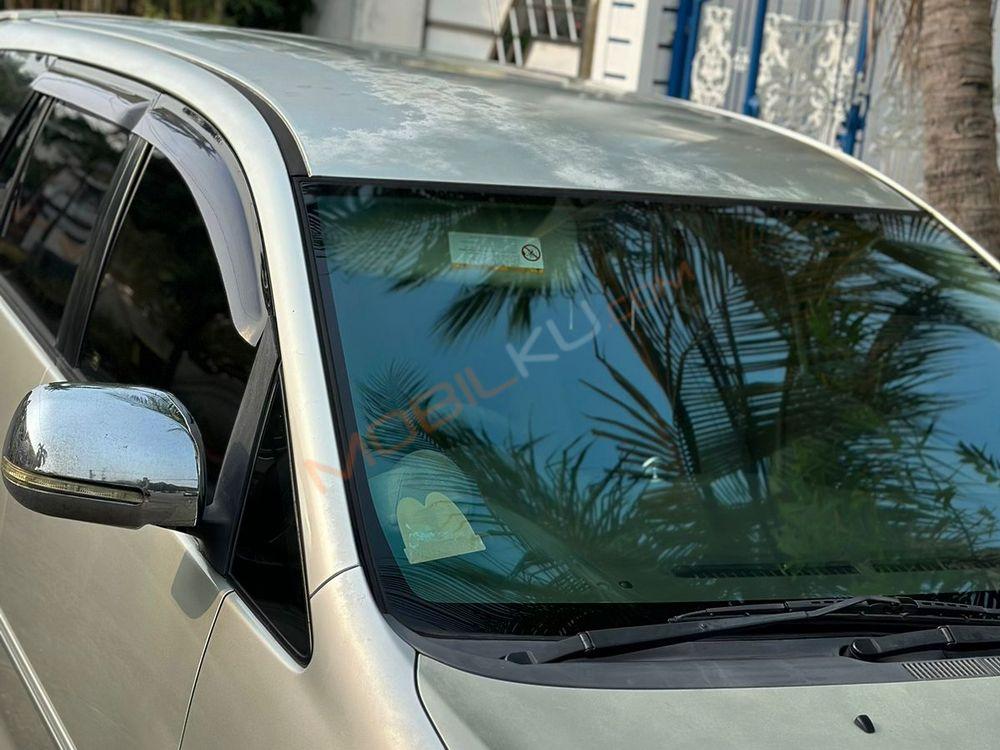 Mobil Toyota Kijang Innova 2011