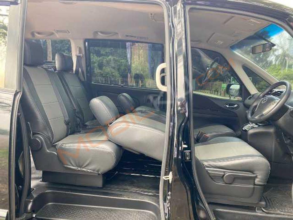 Mobil Nissan Serena 2017