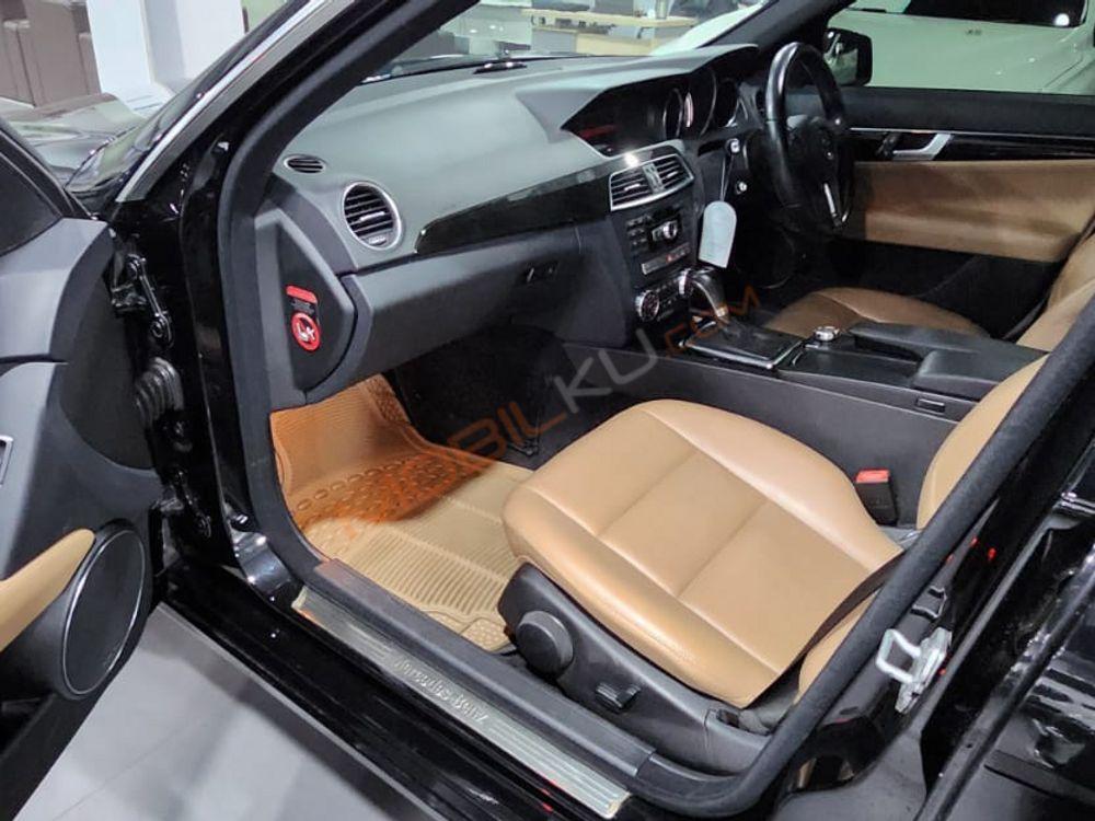 Mobil Mercedes-Benz C-Class 2013