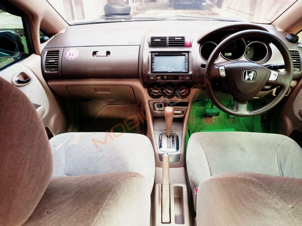 Mobil Honda City Sedan 2004