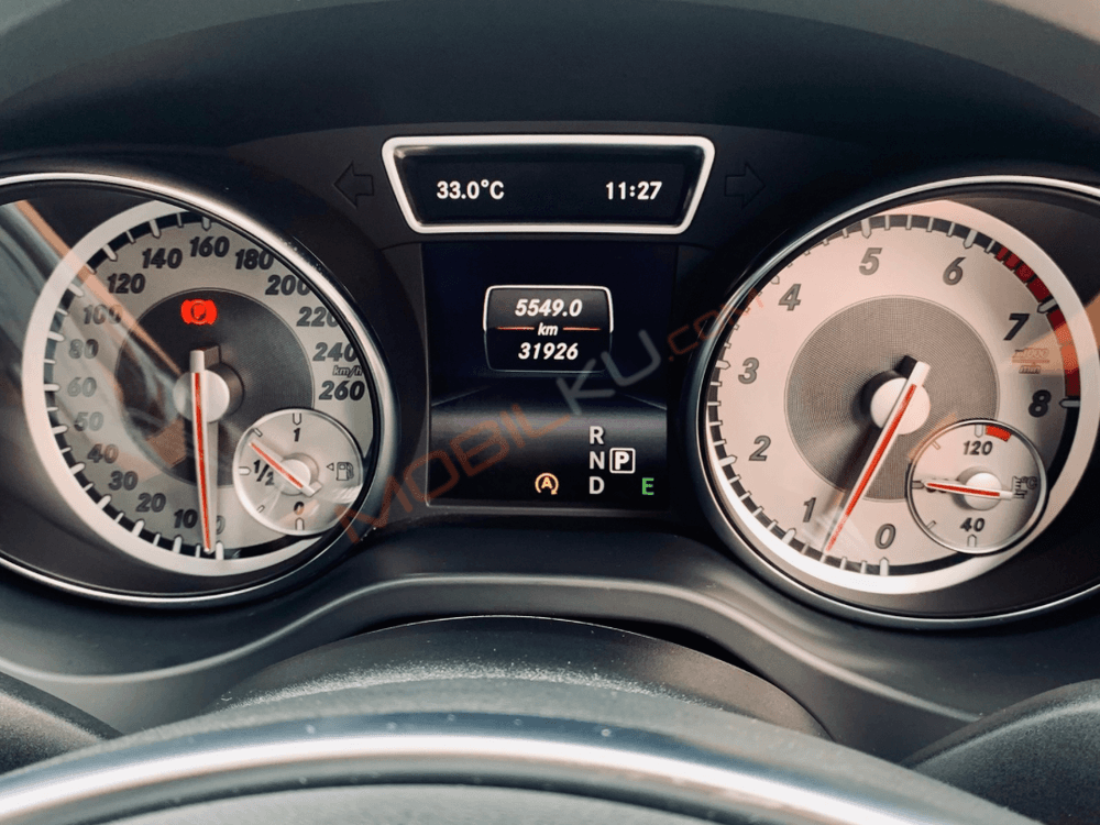 Mobil Mercedes-Benz CLA 2014