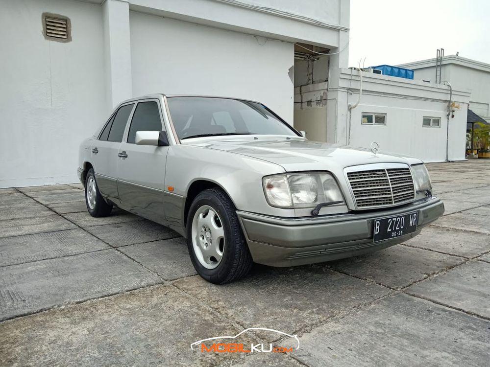 Mobil Mercedes-Benz E-Class 1995
