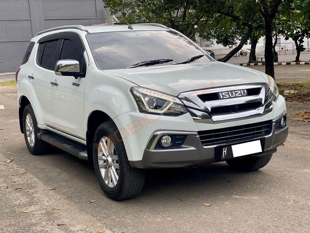Mobil Isuzu MU-X 2017