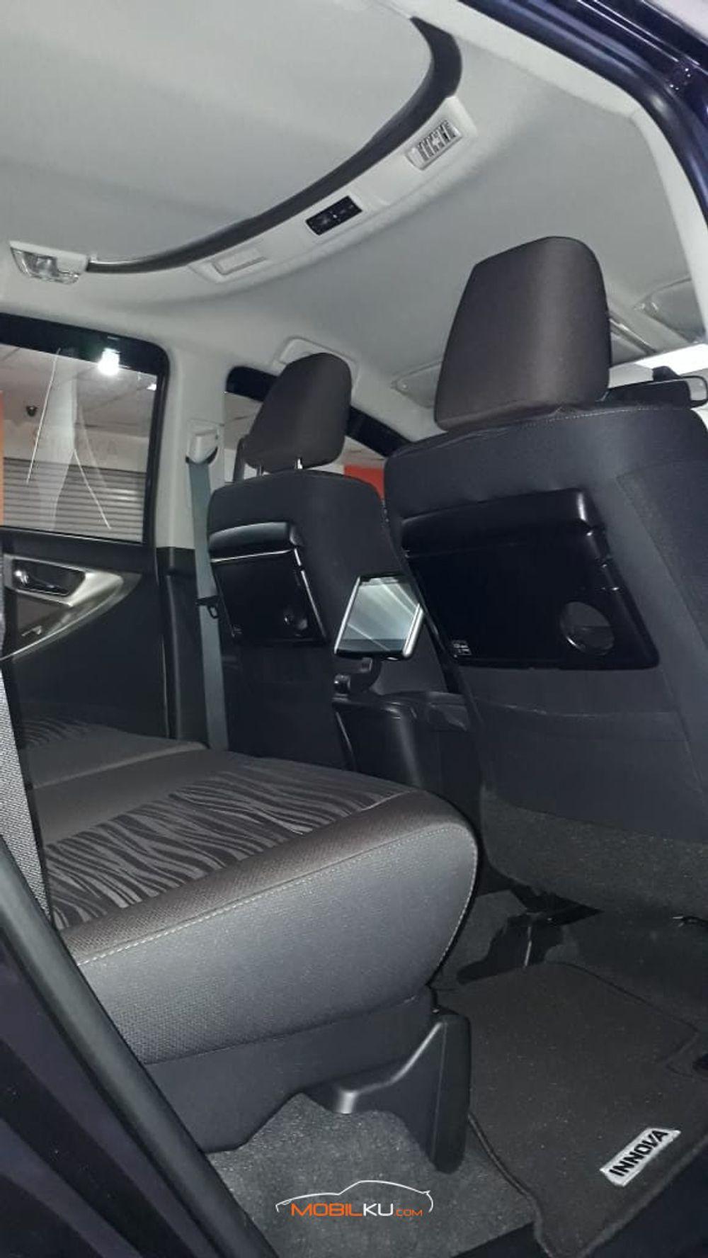 Mobil Toyota Kijang Innova 2021