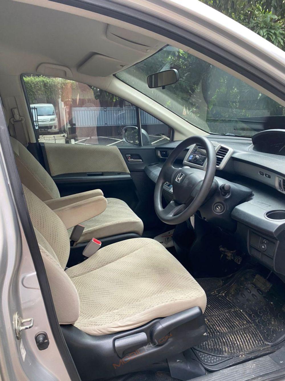 Mobil Honda Freed 2012