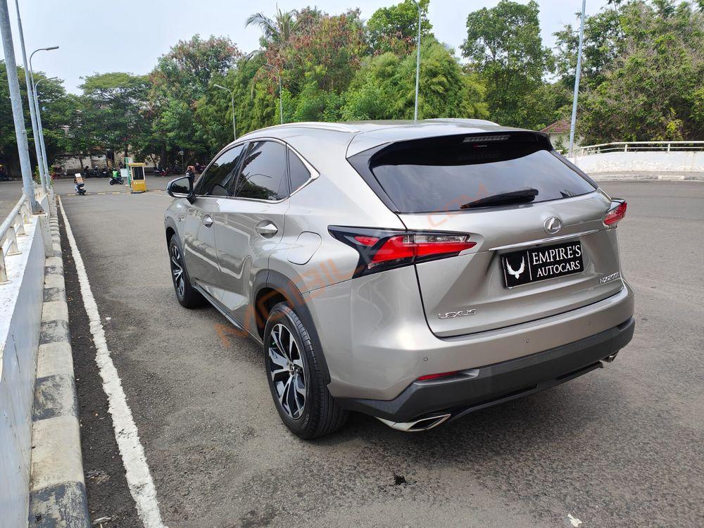 Mobil Lexus NX 2016