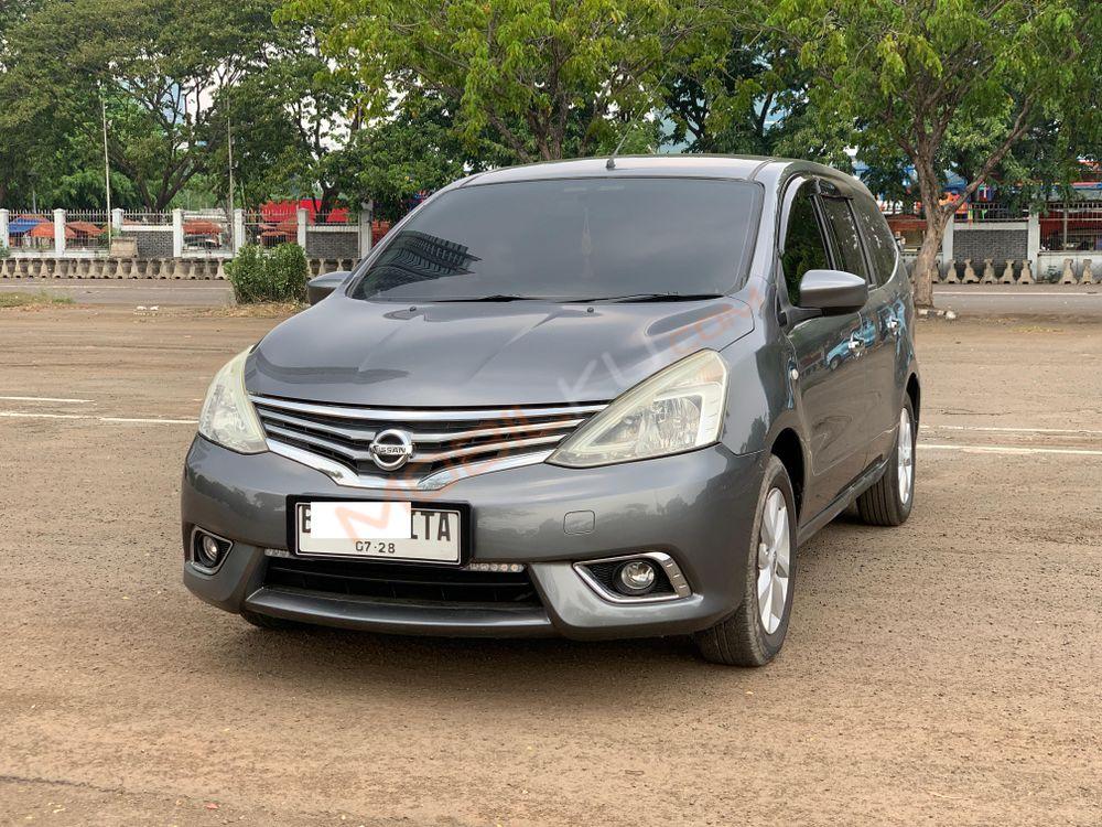 Mobil Nissan Grand Livina 2015