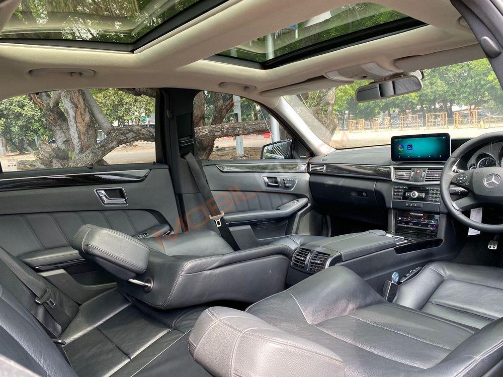 Mobil Mercedes-Benz E-Class 2011