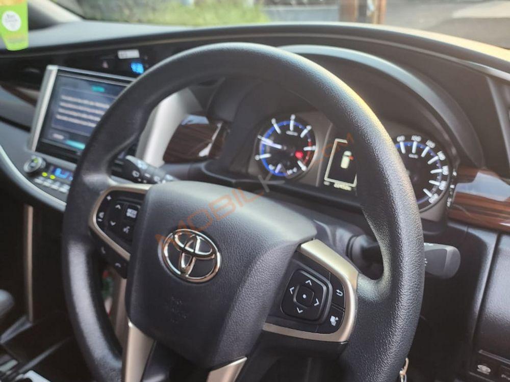 Mobil Toyota Kijang Innova 2022