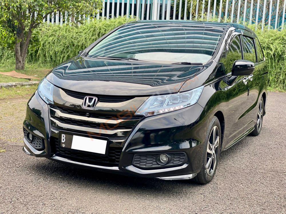 Mobil Honda Odyssey 2015