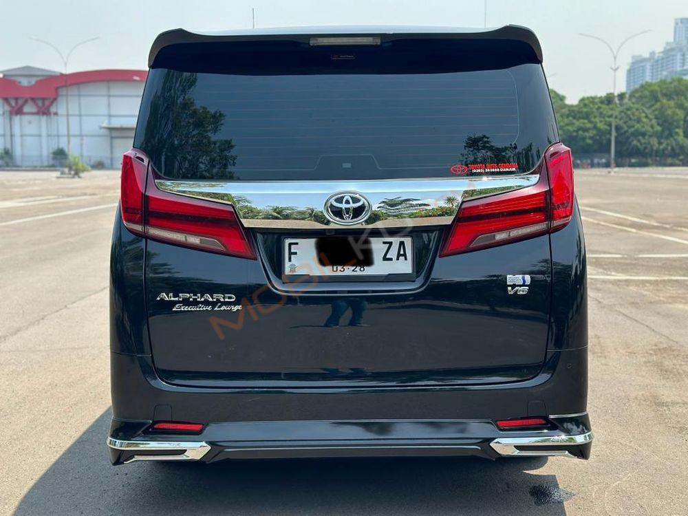 Mobil Toyota Alphard 2023