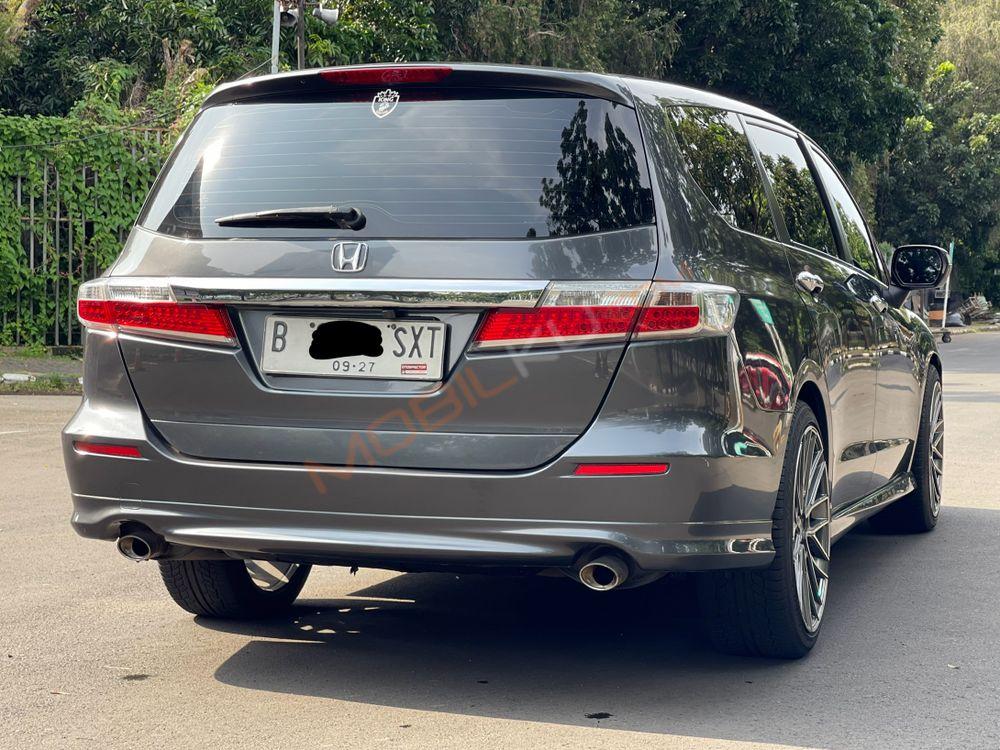 Mobil Honda Odyssey 2012