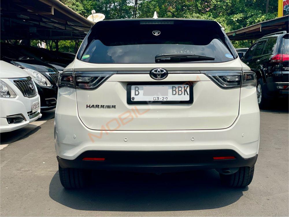 Mobil Toyota Harrier 2014