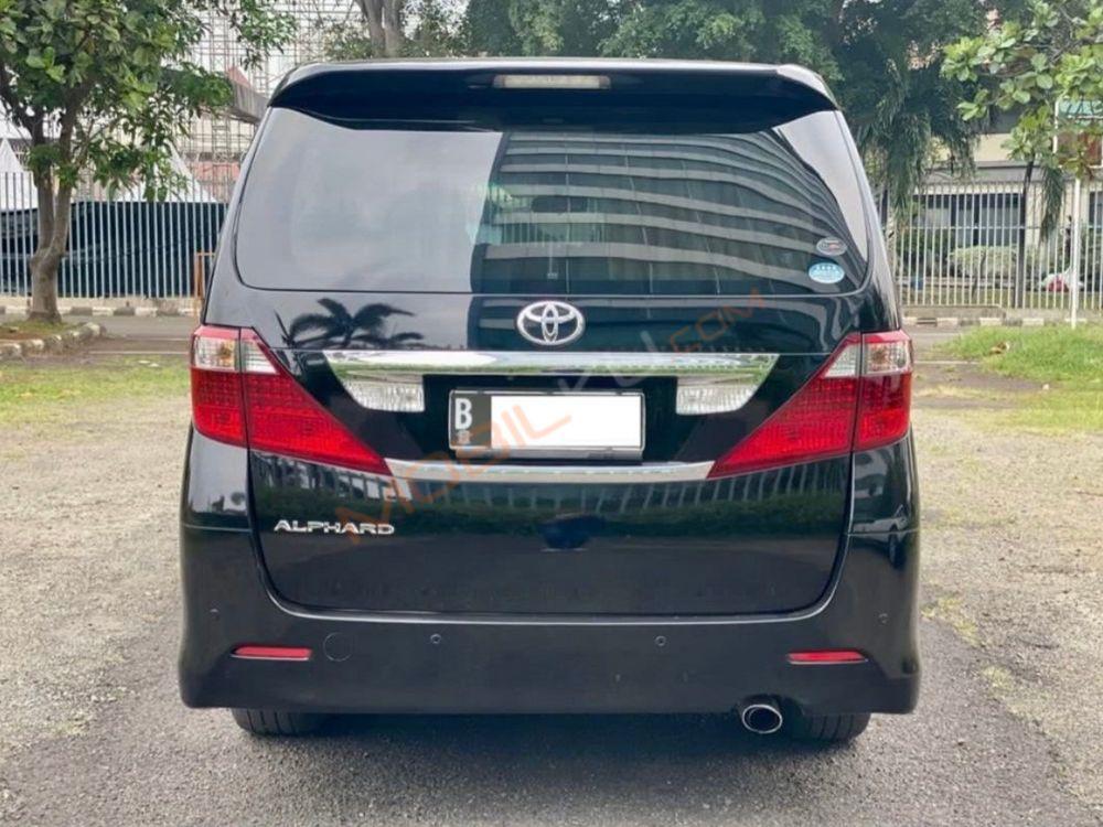 Mobil Toyota Alphard 2009