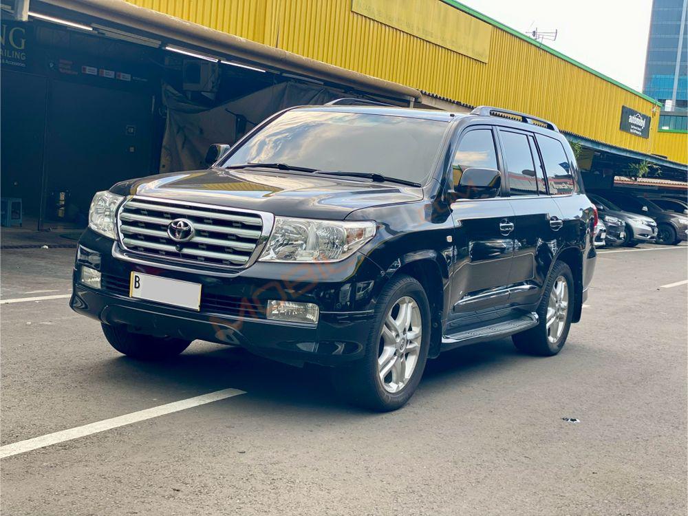 Mobil Toyota Land Cruiser 2010