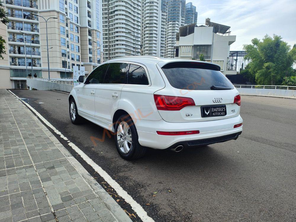 Mobil Audi Q7 2012
