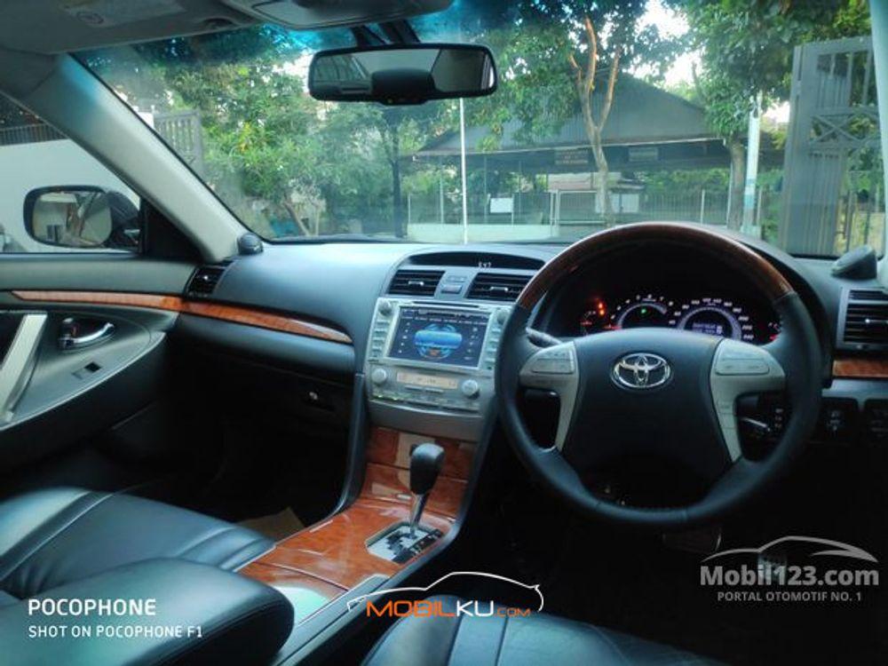 Mobil Toyota Camry 2012