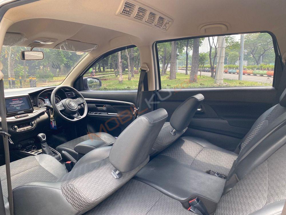 Mobil Suzuki XL7 2022