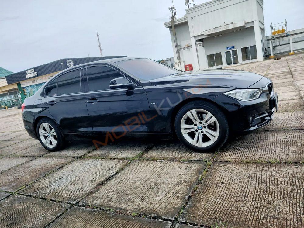 Mobil BMW 3 Series 2014