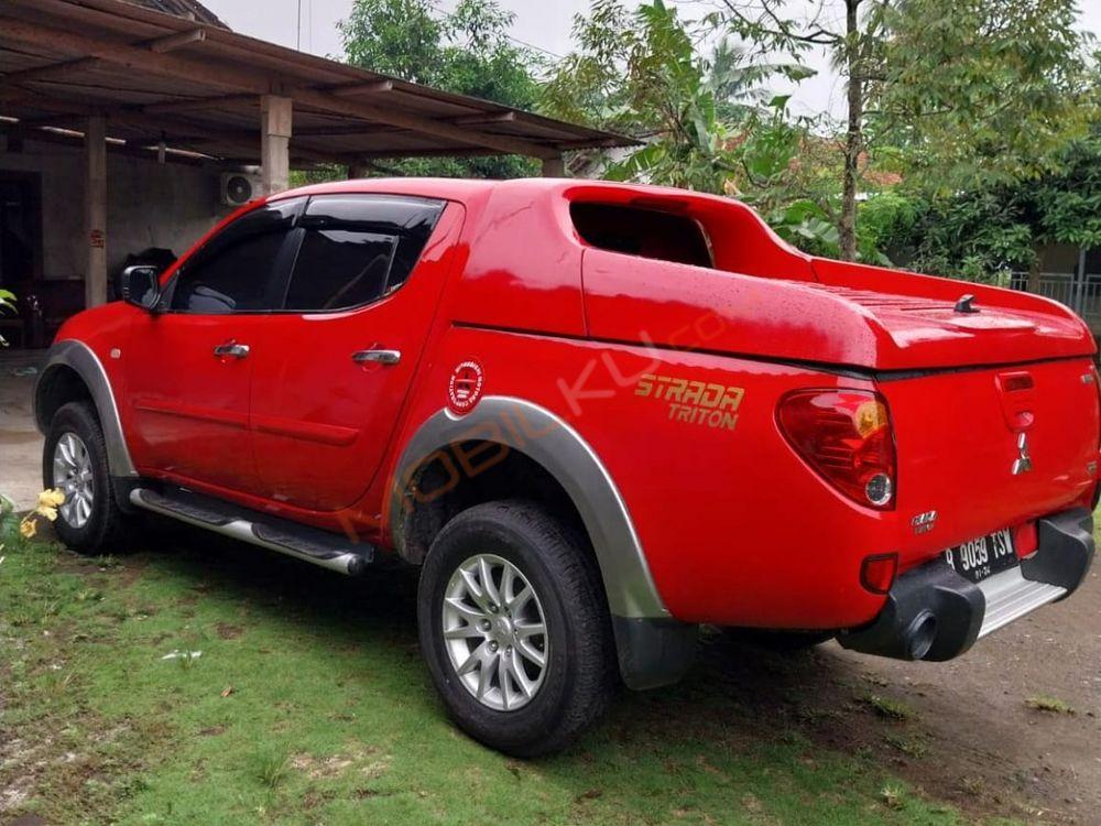 Mobil Mitsubishi Triton 2013