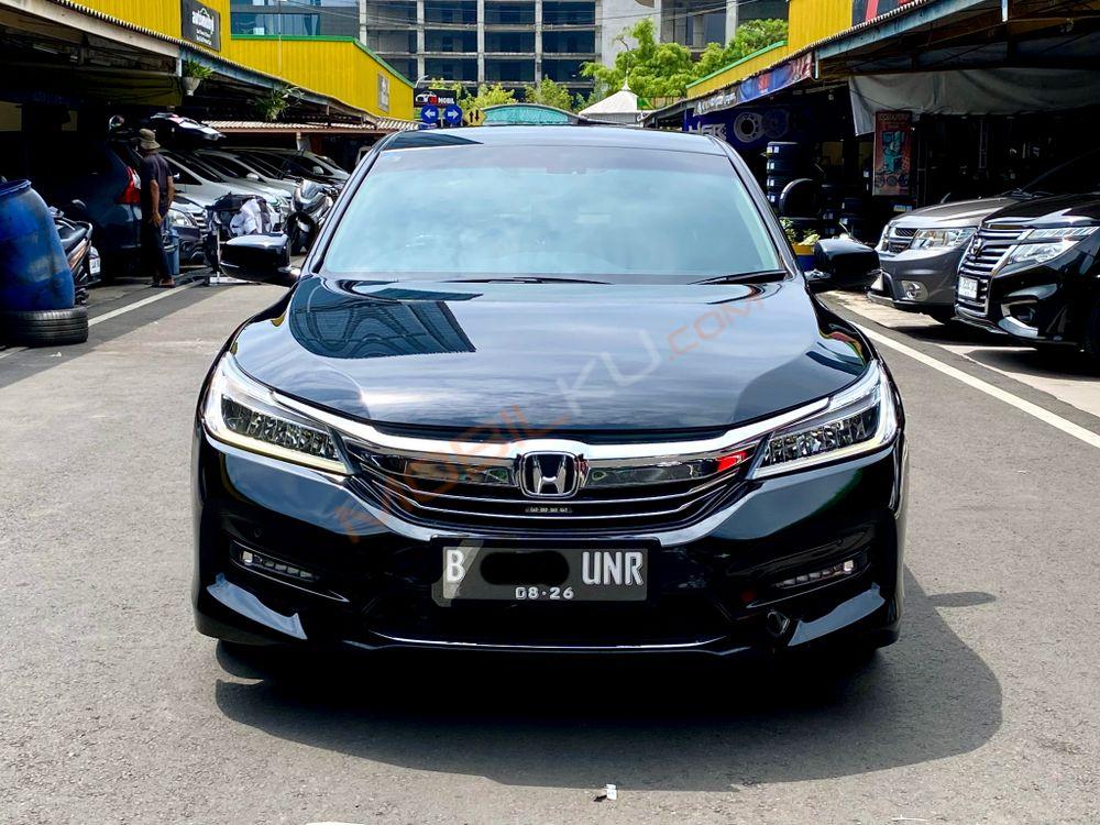 Mobil Honda Accord 2016