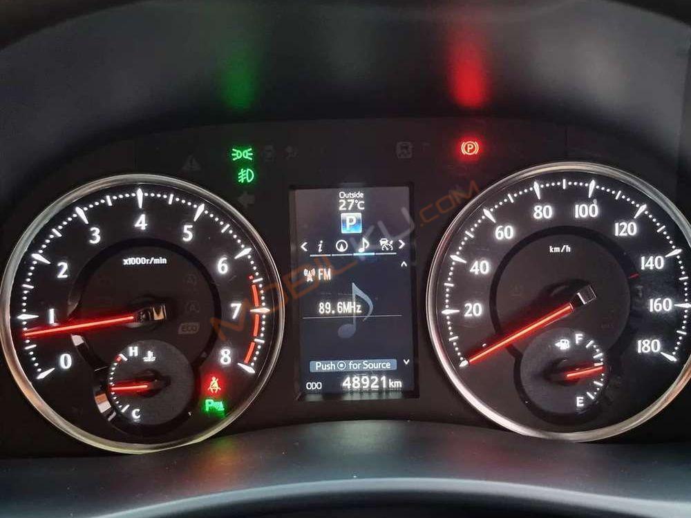 Mobil Toyota Alphard 2015