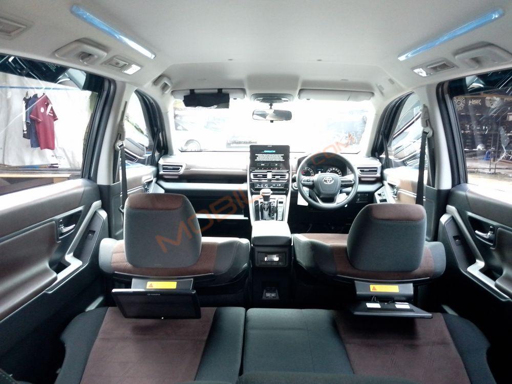 Mobil Toyota Kijang Innova Zenix 2023