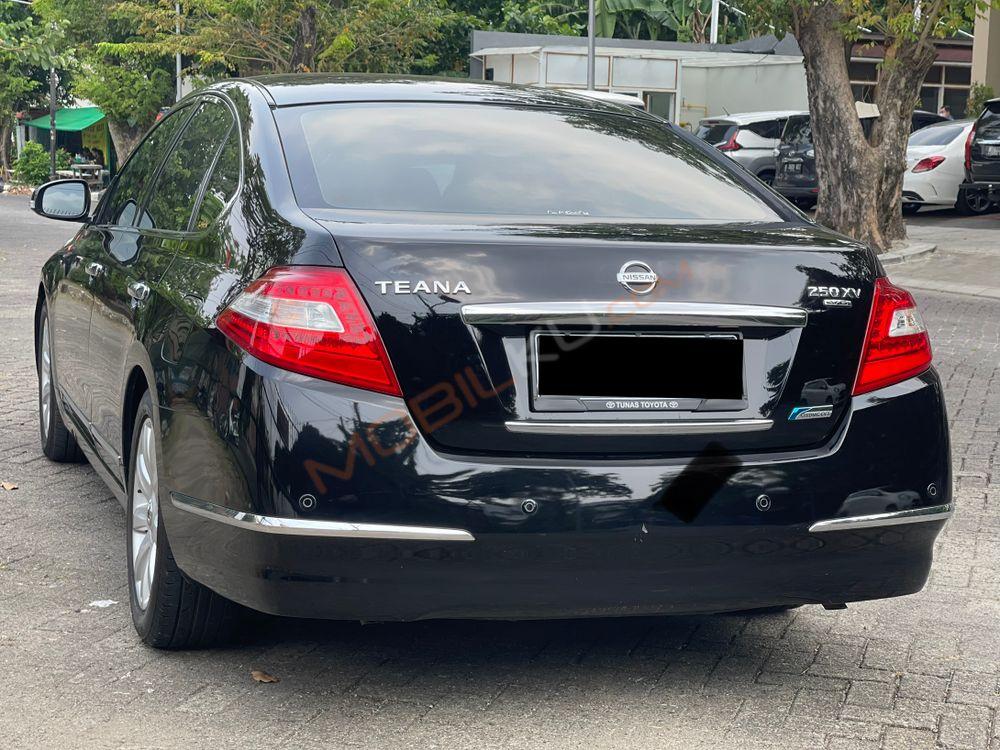 Mobil Nissan Teana 2010