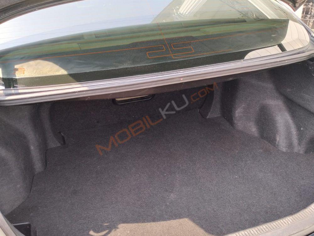 Mobil Toyota Camry 2012