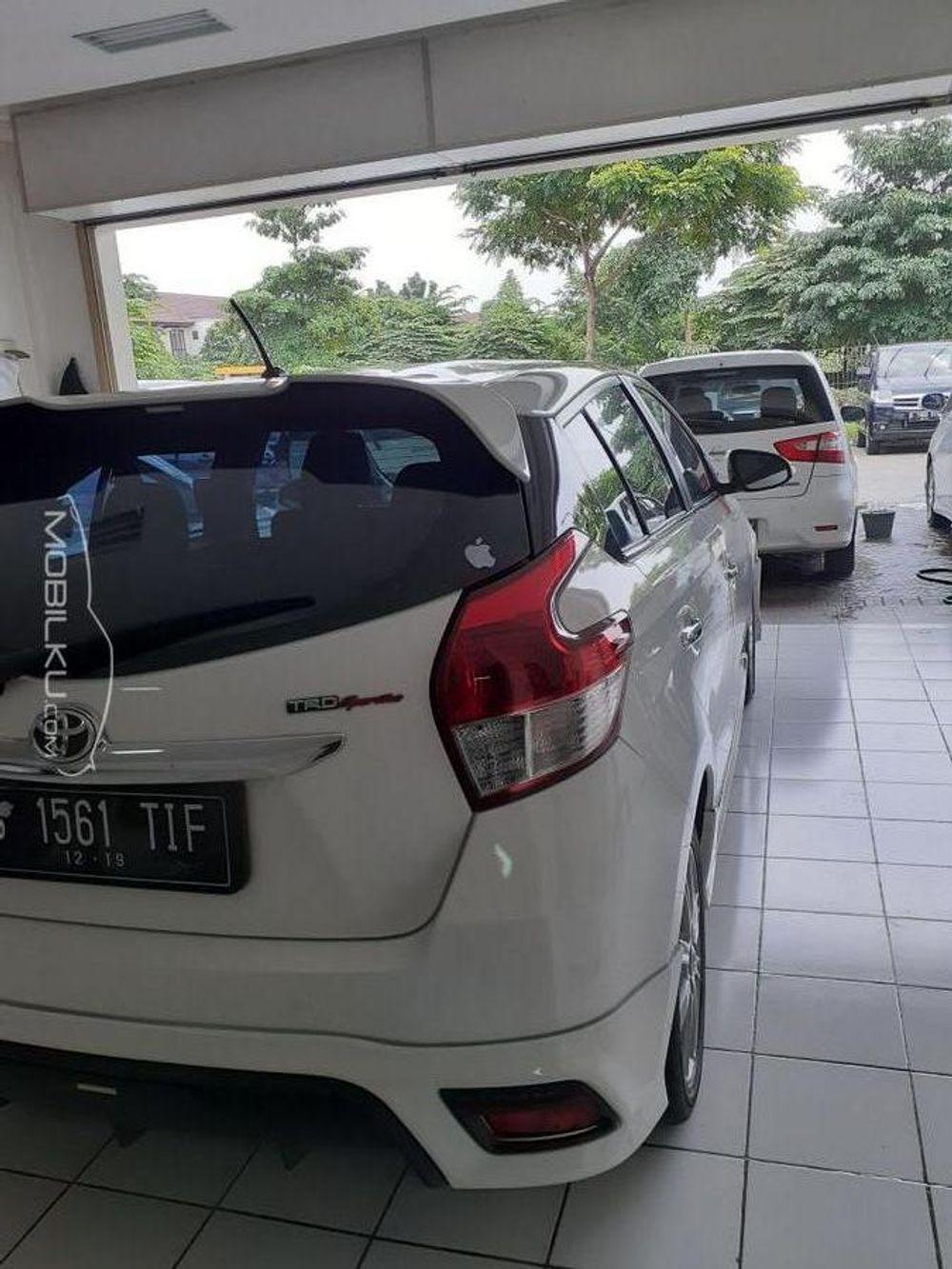 Mobil Toyota Yaris 2014