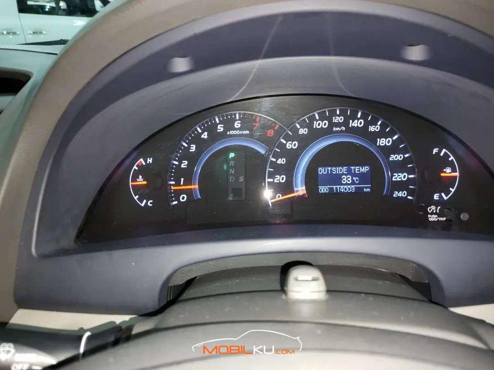Mobil Toyota Camry 2011