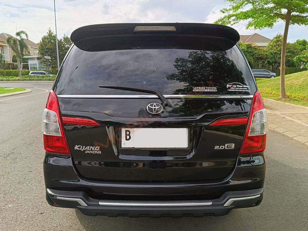 Mobil Toyota Kijang Innova 2014