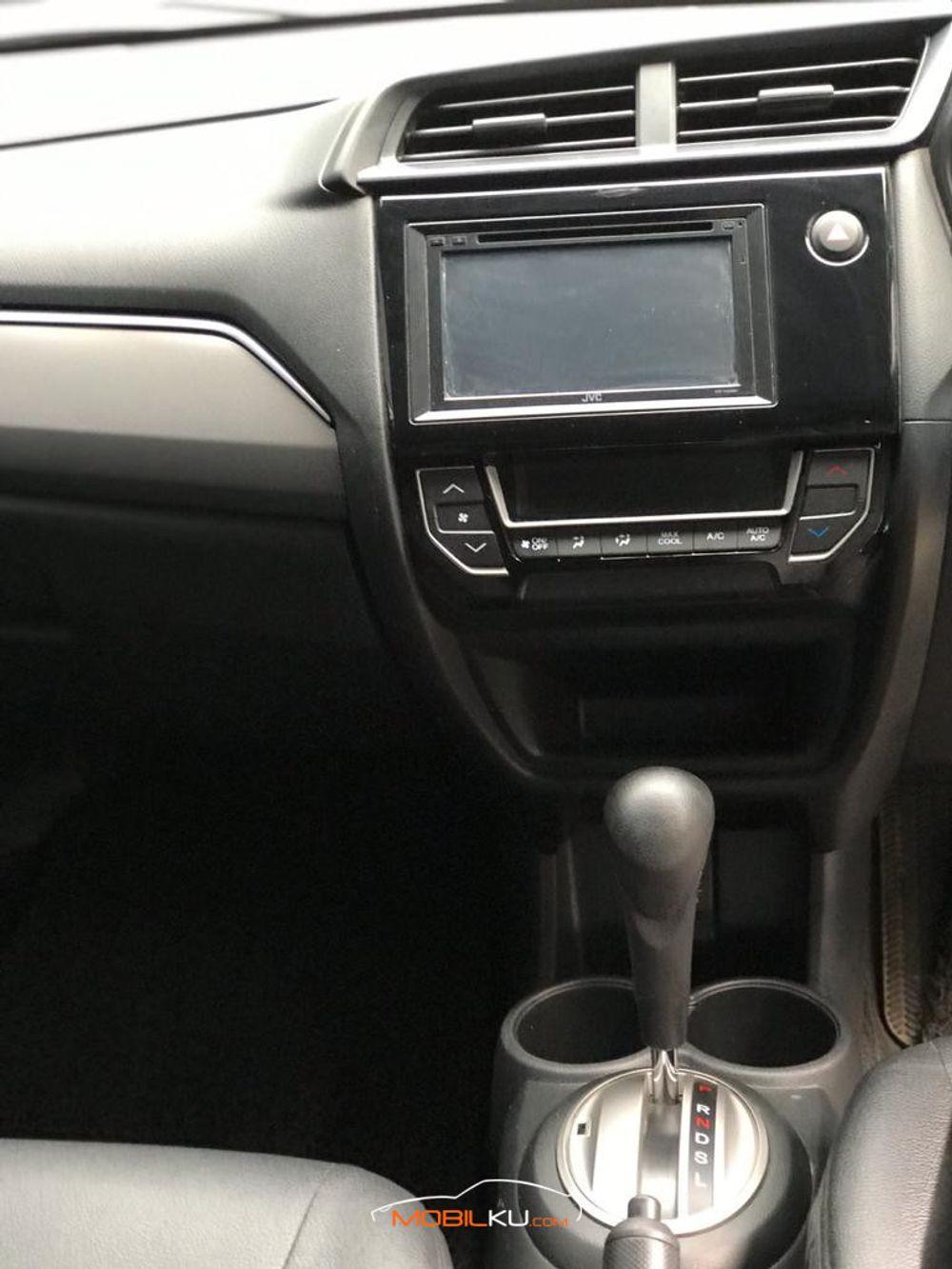 Mobil Nissan Grand Livina 2014