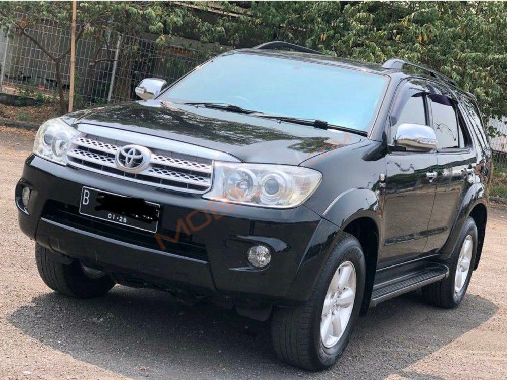 Mobil Toyota Fortuner 2011
