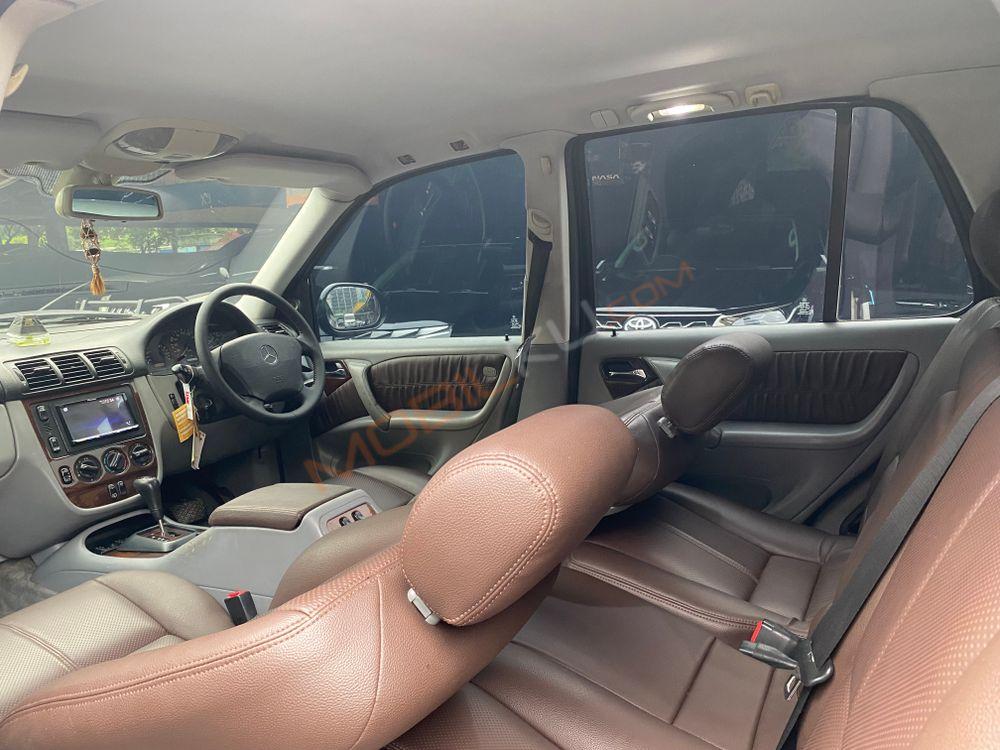 Mobil Mercedes-Benz ML 2002